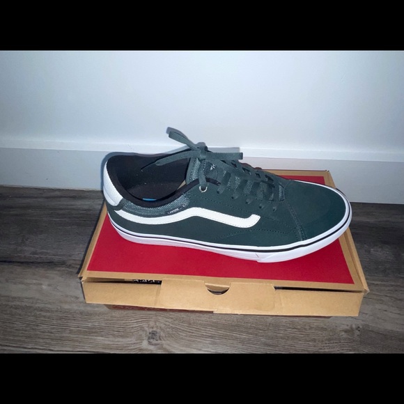 Vans - Picture 1 of 2